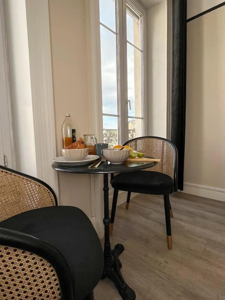 Suite Atthos Lyon 0*,  France